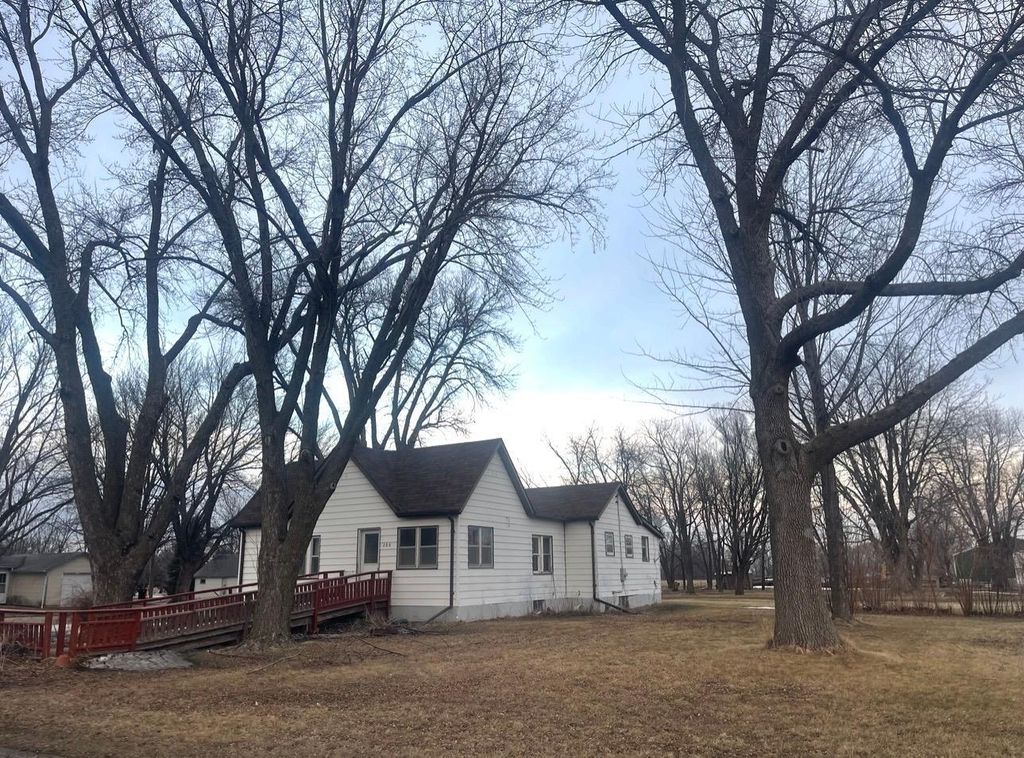 200 5th Street, Walnut Grove, MN 56180