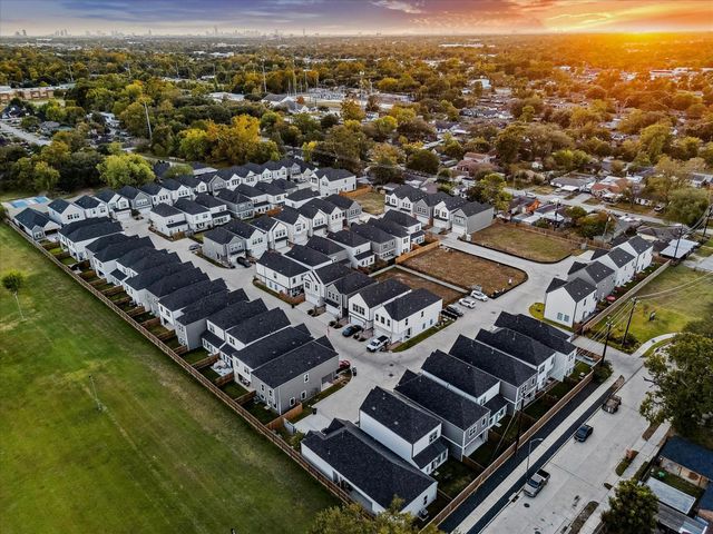 11319 Stonework Grove Lane, Houston, TX 77076