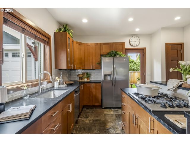 2837 Ne 63RD Ave, Portland, OR 97213