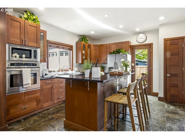 2837 Ne 63RD Ave, Portland, OR 97213