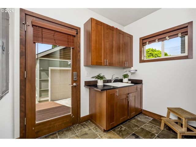 2837 Ne 63RD Ave, Portland, OR 97213