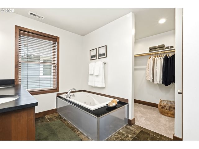 2837 Ne 63RD Ave, Portland, OR 97213