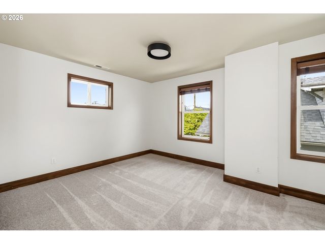 2837 Ne 63RD Ave, Portland, OR 97213