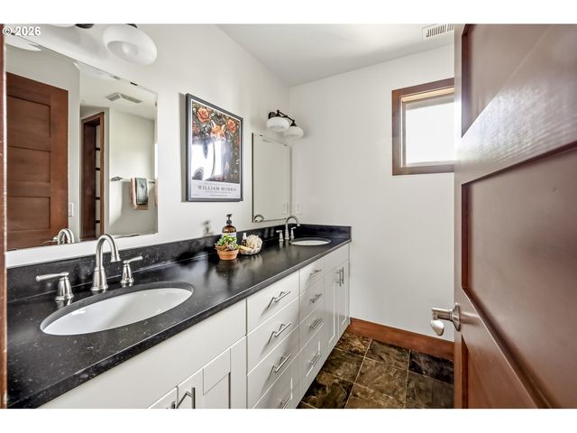 2837 Ne 63RD Ave, Portland, OR 97213