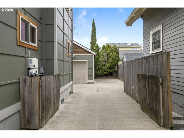 2837 Ne 63RD Ave, Portland, OR 97213