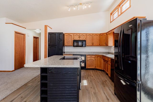 61 Fremont Drive S, Fargo, ND 58103