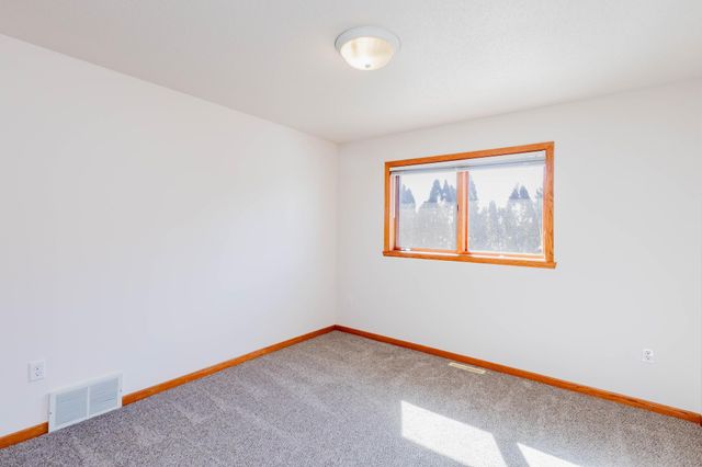 61 Fremont Drive S, Fargo, ND 58103