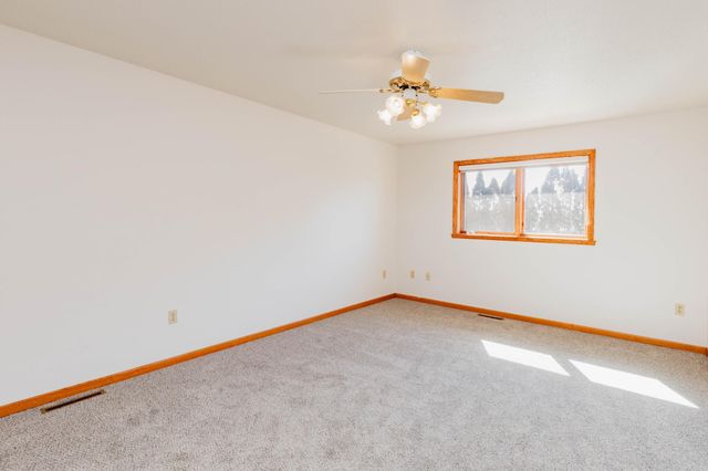 61 Fremont Drive S, Fargo, ND 58103