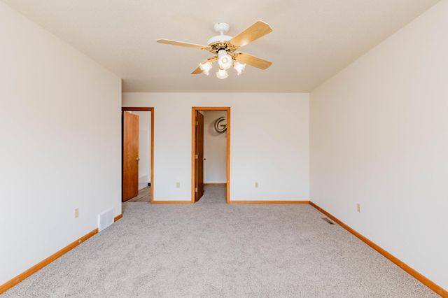 61 Fremont Drive S, Fargo, ND 58103