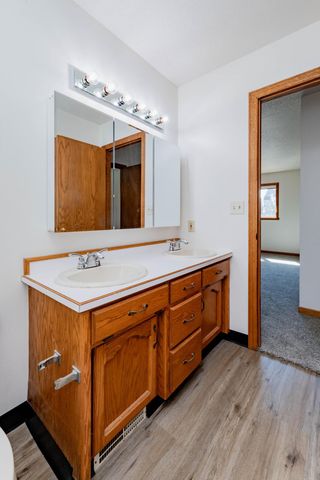 61 Fremont Drive S, Fargo, ND 58103