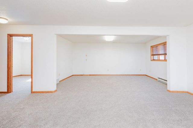 61 Fremont Drive S, Fargo, ND 58103