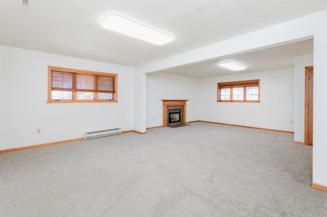 61 Fremont Drive S, Fargo, ND 58103