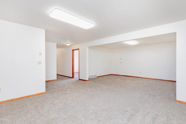 61 Fremont Drive S, Fargo, ND 58103