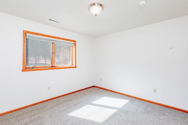 61 Fremont Drive S, Fargo, ND 58103