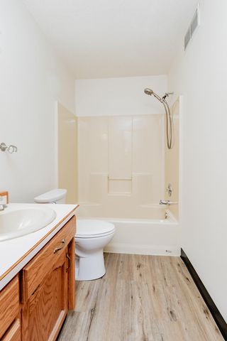 61 Fremont Drive S, Fargo, ND 58103