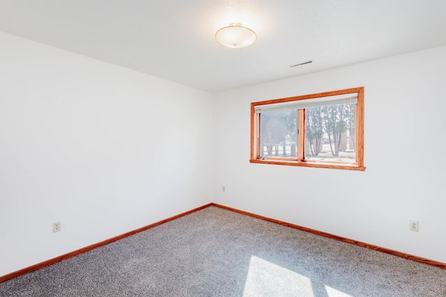 61 Fremont Drive S, Fargo, ND 58103