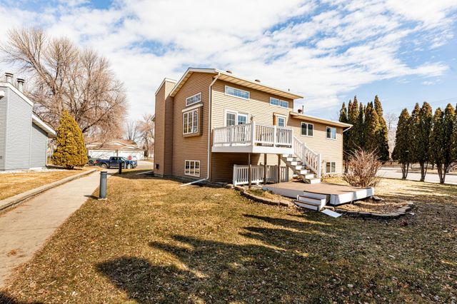 61 Fremont Drive S, Fargo, ND 58103