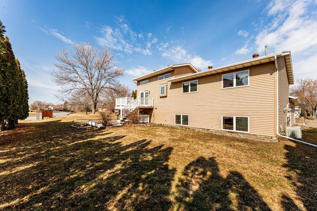 61 Fremont Drive S, Fargo, ND 58103
