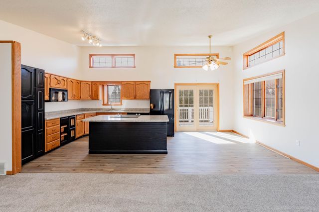 61 Fremont Drive S, Fargo, ND 58103