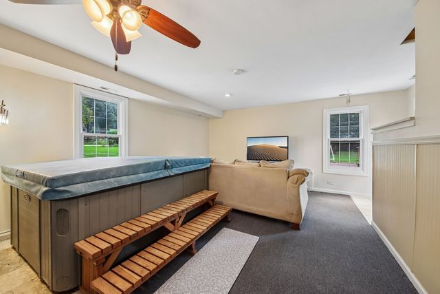 213 Edgemont Street, Mundelein, IL 60060