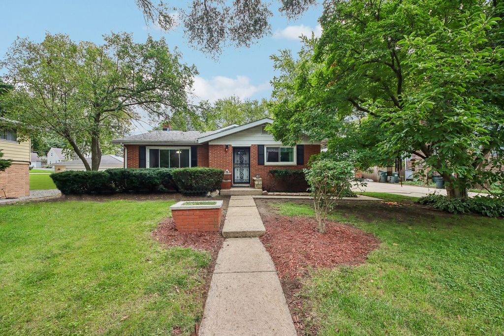 213 Edgemont Street, Mundelein, IL 60060