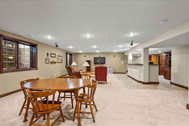 4222 Daina Drive, Cedar Falls, IA 50613