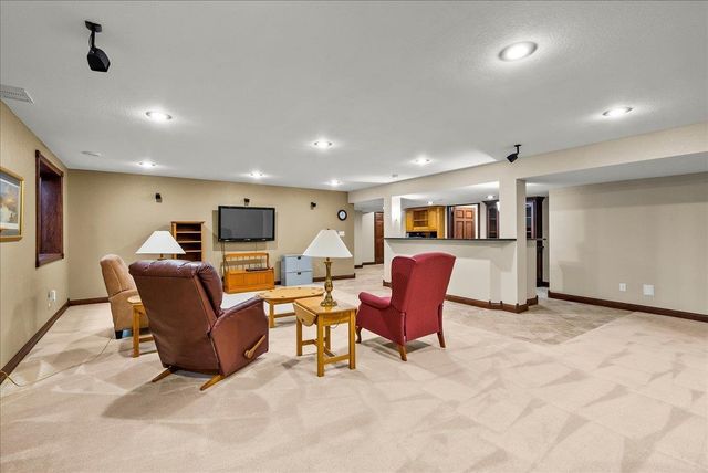 4222 Daina Drive, Cedar Falls, IA 50613