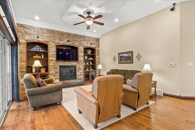 4222 Daina Drive, Cedar Falls, IA 50613
