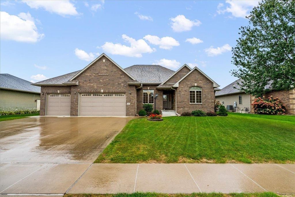 4222 Daina Drive, Cedar Falls, IA 50613