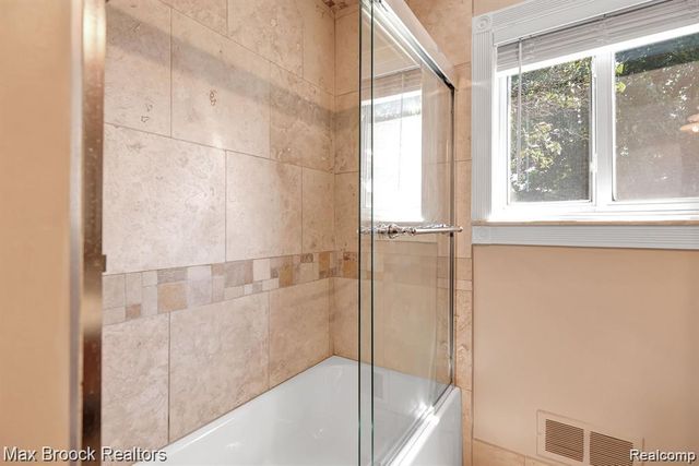 44252 Felstone Drive, Sterling Heights, MI 48313