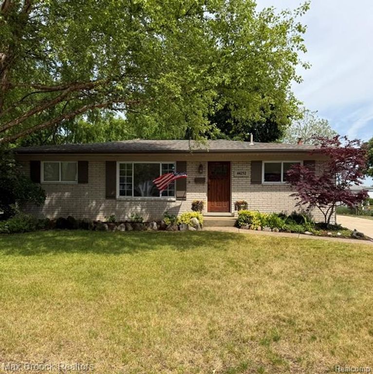 44252 Felstone Drive, Sterling Heights, MI 48313
