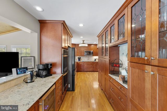 330 KINGSTON CIR, Sykesville, MD 21784