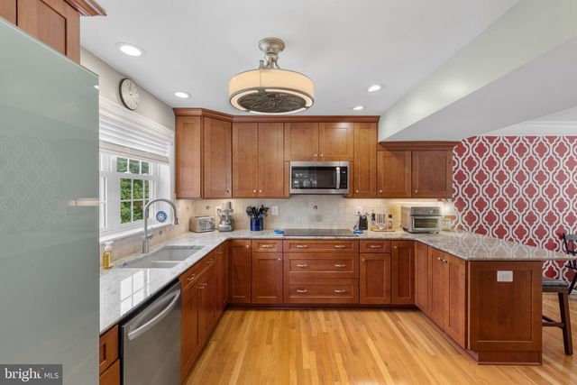 330 KINGSTON CIR, Sykesville, MD 21784