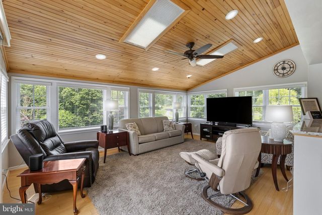 330 KINGSTON CIR, Sykesville, MD 21784