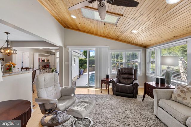 330 KINGSTON CIR, Sykesville, MD 21784