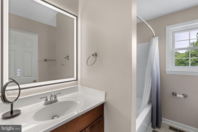 330 KINGSTON CIR, Sykesville, MD 21784