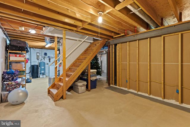 330 KINGSTON CIR, Sykesville, MD 21784