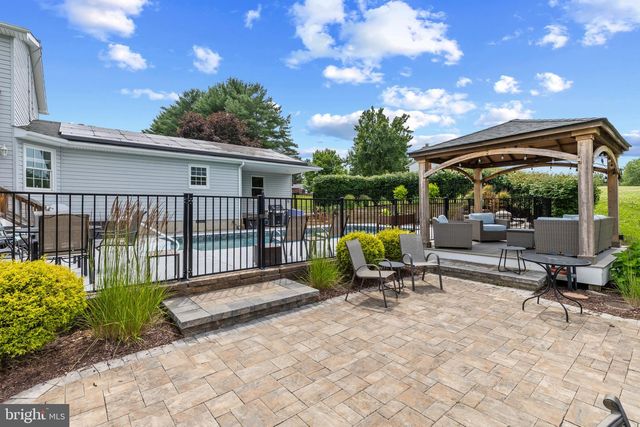 330 KINGSTON CIR, Sykesville, MD 21784