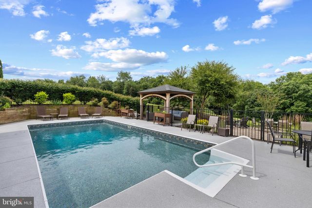 330 KINGSTON CIR, Sykesville, MD 21784