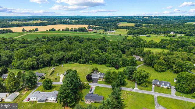 330 KINGSTON CIR, Sykesville, MD 21784
