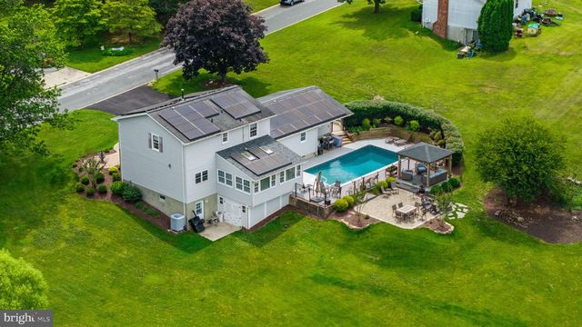 330 KINGSTON CIR, Sykesville, MD 21784