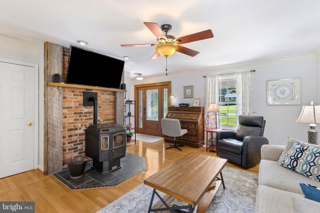 330 KINGSTON CIR, Sykesville, MD 21784