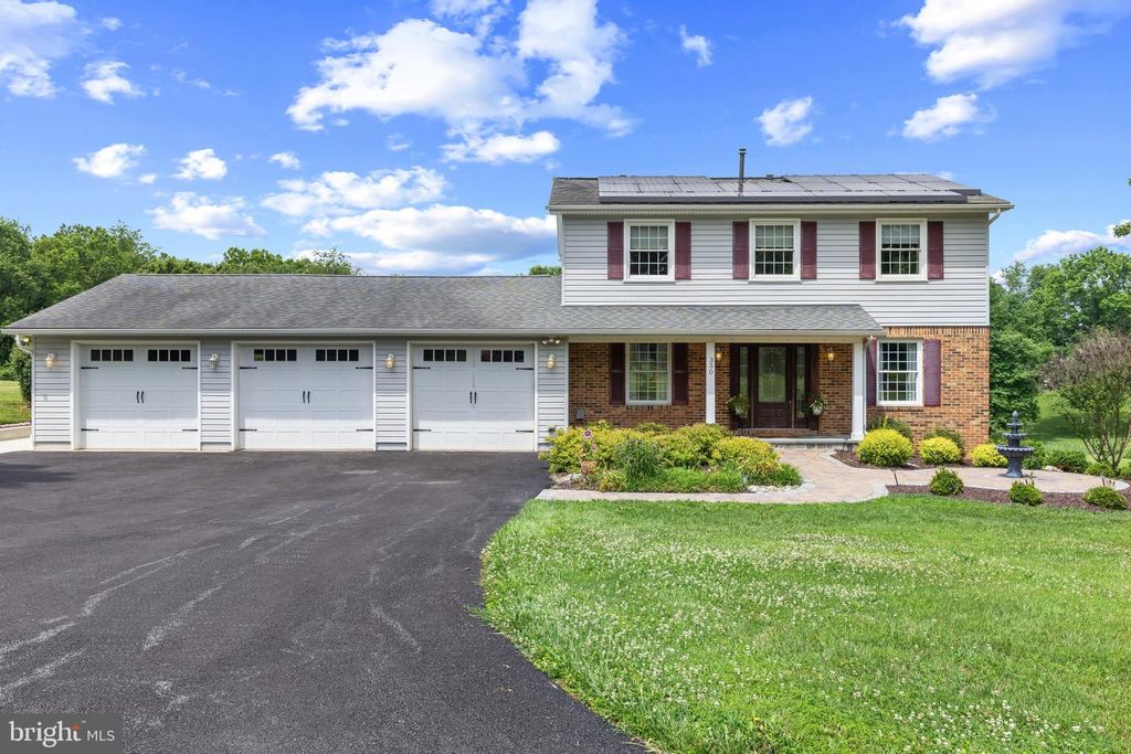 330 KINGSTON CIR, Sykesville, MD 21784