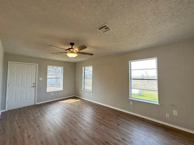 1045 Hcr 2124 Loop, Whitney, TX 76692