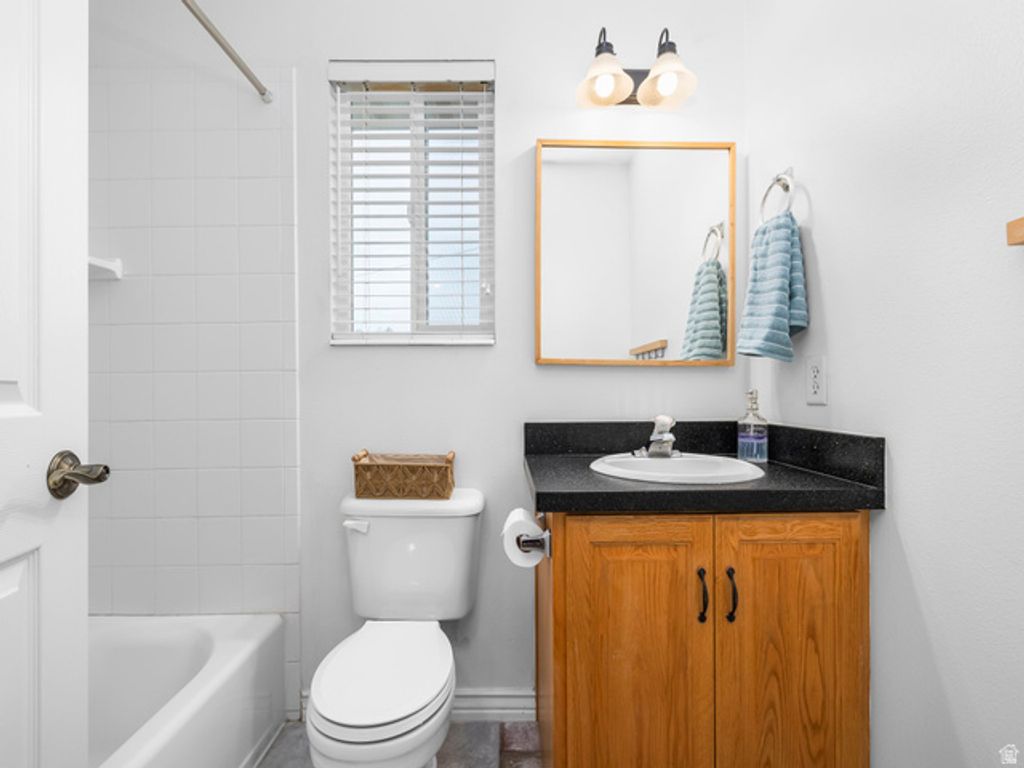 Image 13 of property listing at 807 HILLSDALE LN, Provo, UT 84606