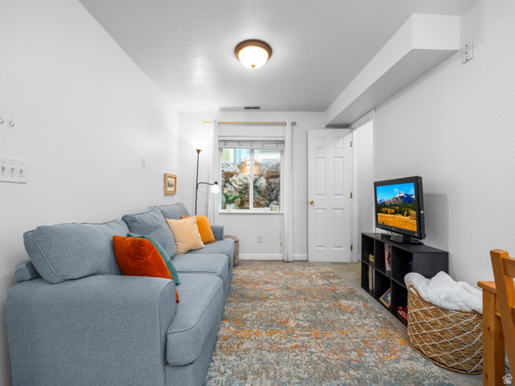 Image 21 of property listing at 807 HILLSDALE LN, Provo, UT 84606