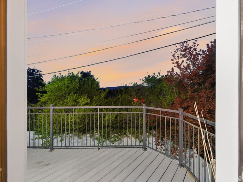 Image 33 of property listing at 807 HILLSDALE LN, Provo, UT 84606