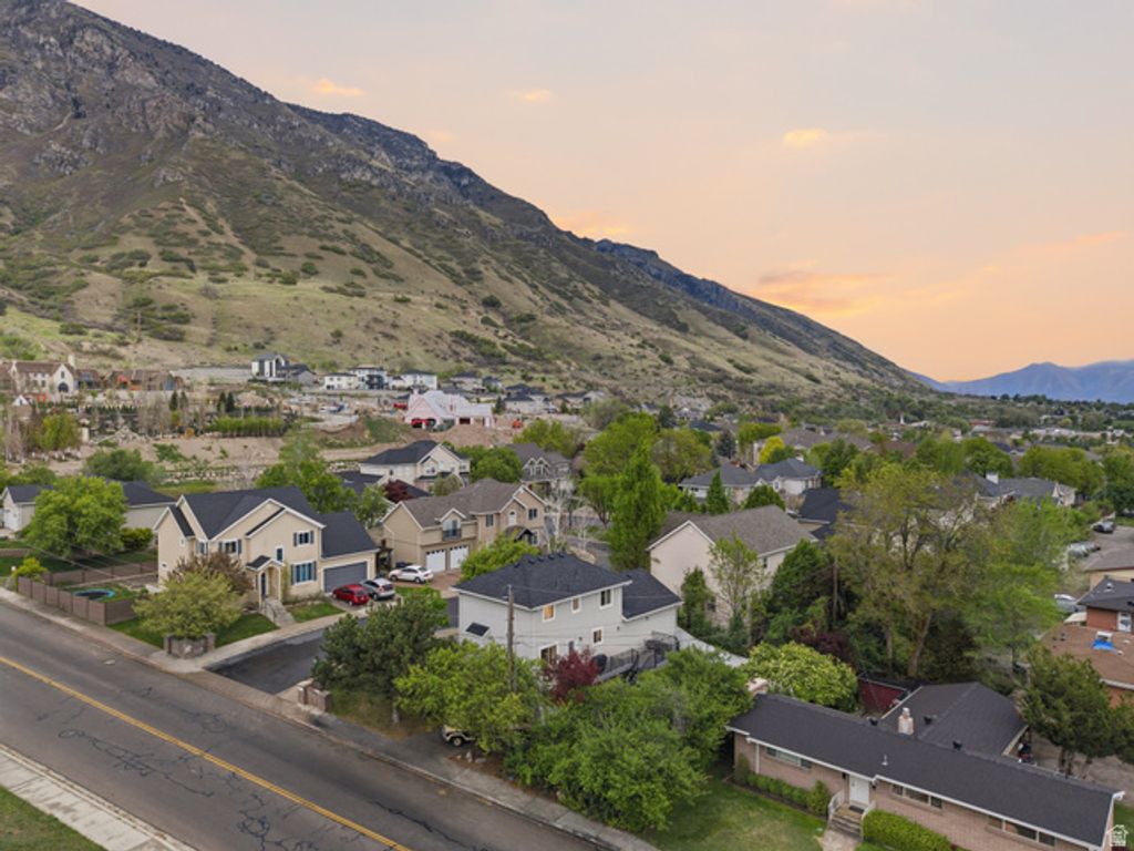 Image 37 of property listing at 807 HILLSDALE LN, Provo, UT 84606