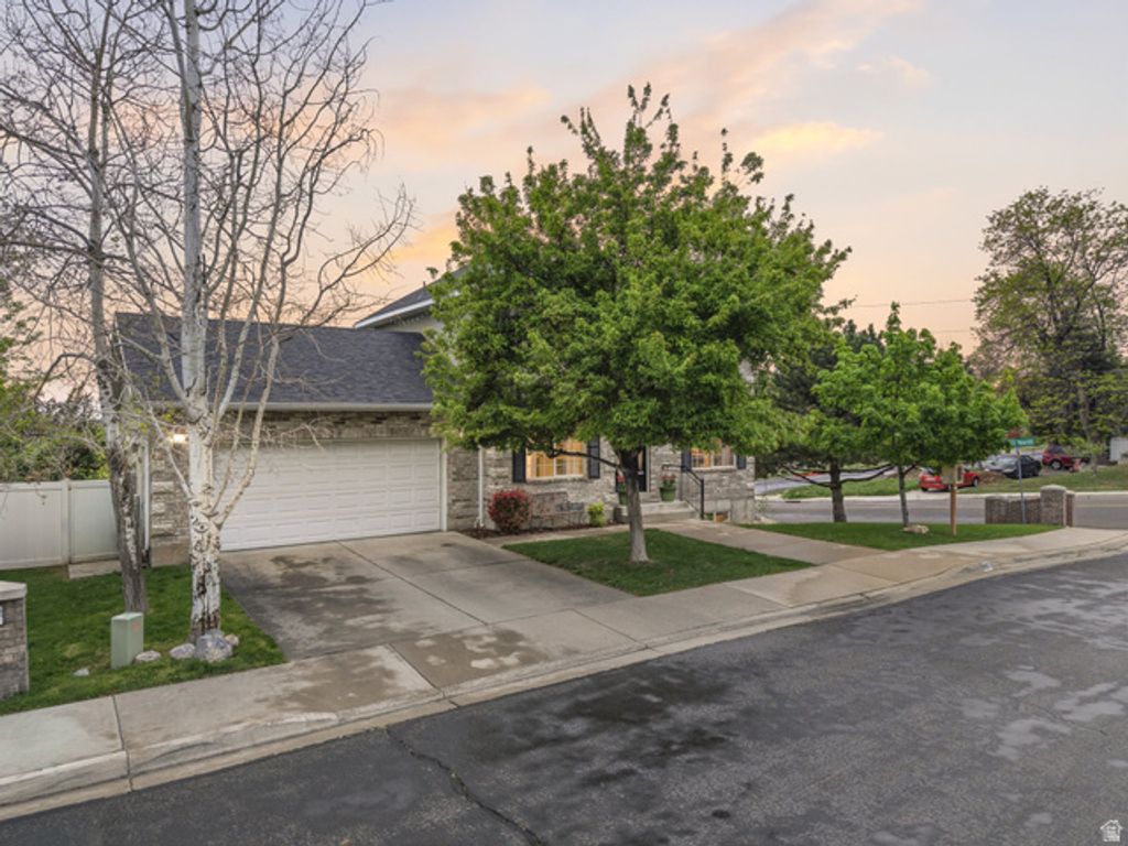 Image 39 of property listing at 807 HILLSDALE LN, Provo, UT 84606