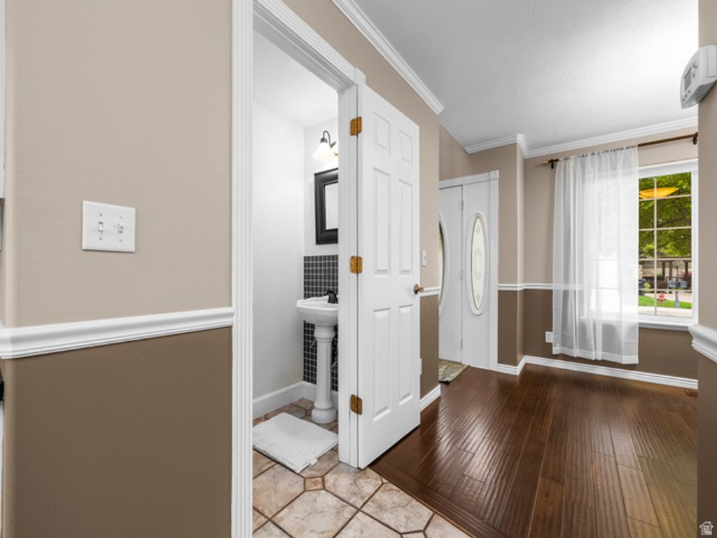 Image 6 of property listing at 807 HILLSDALE LN, Provo, UT 84606